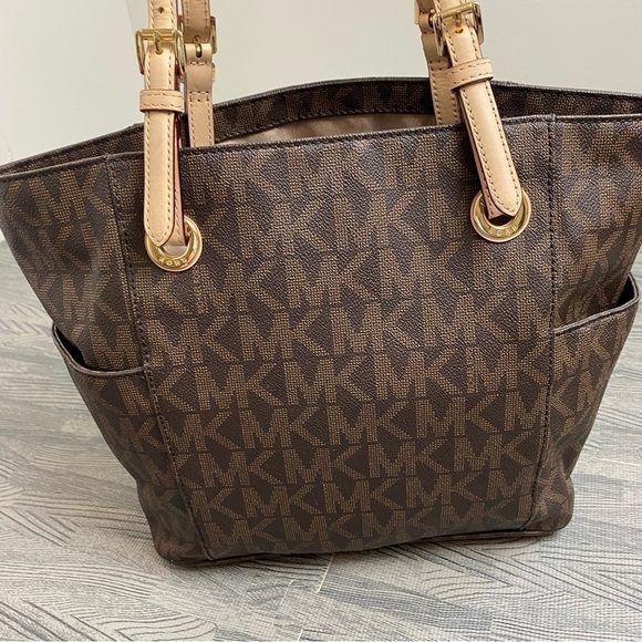 Michael Kors East West Jet Set Tote Signature Monogram Bag - Picture 15 of 17